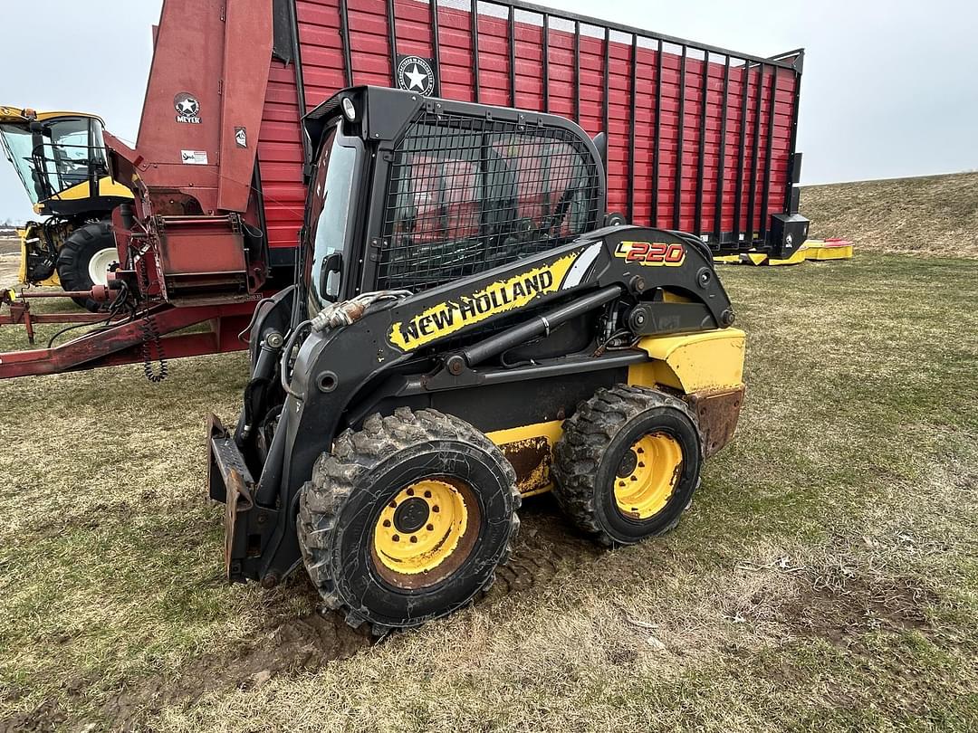 Image of New Holland L220 Primary image