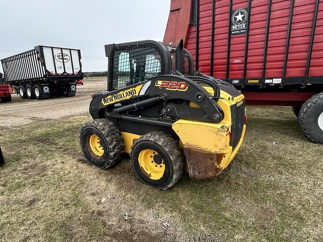 Image of New Holland L220 equipment image 1