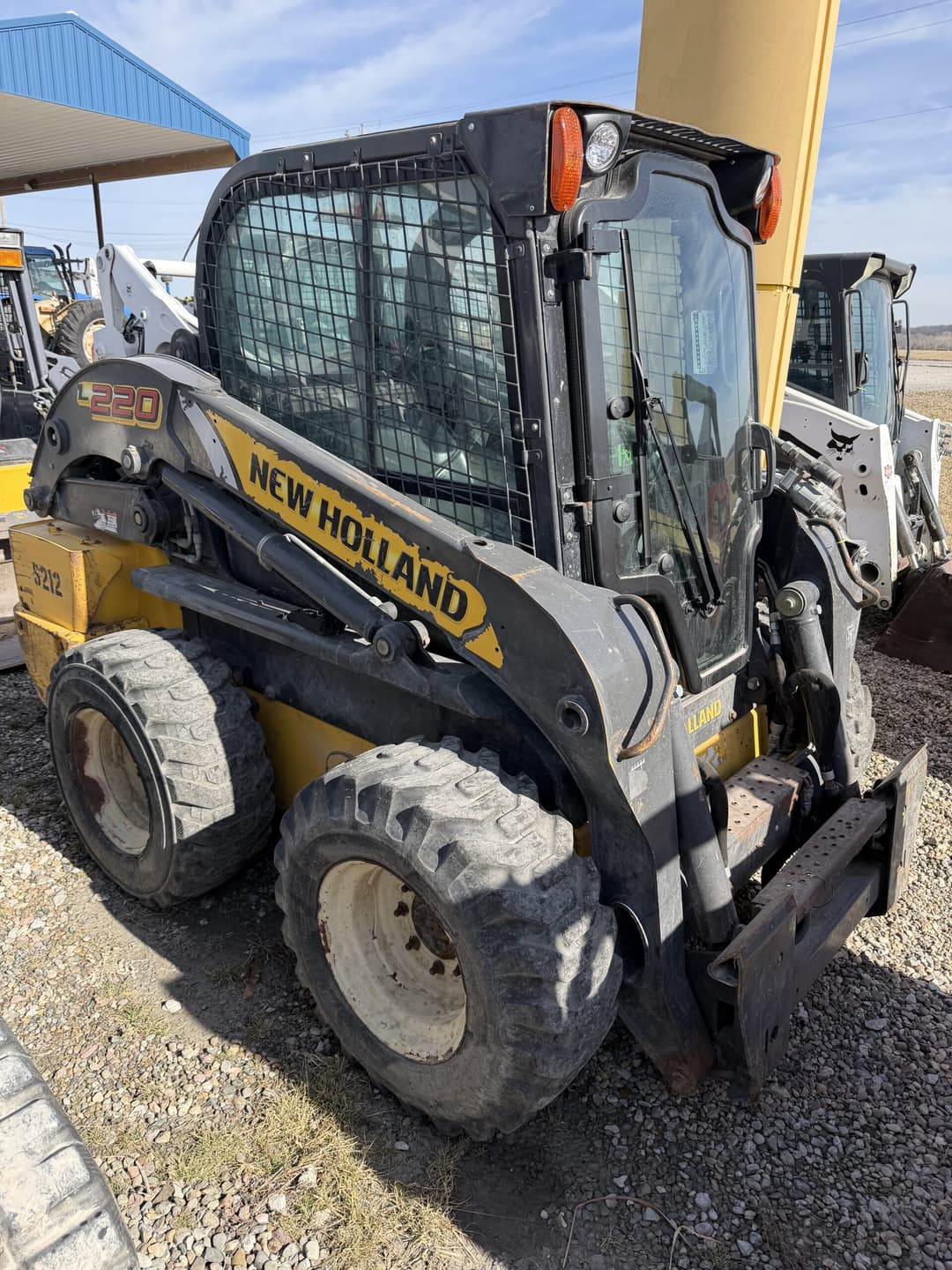 Image of New Holland L220 Image 1