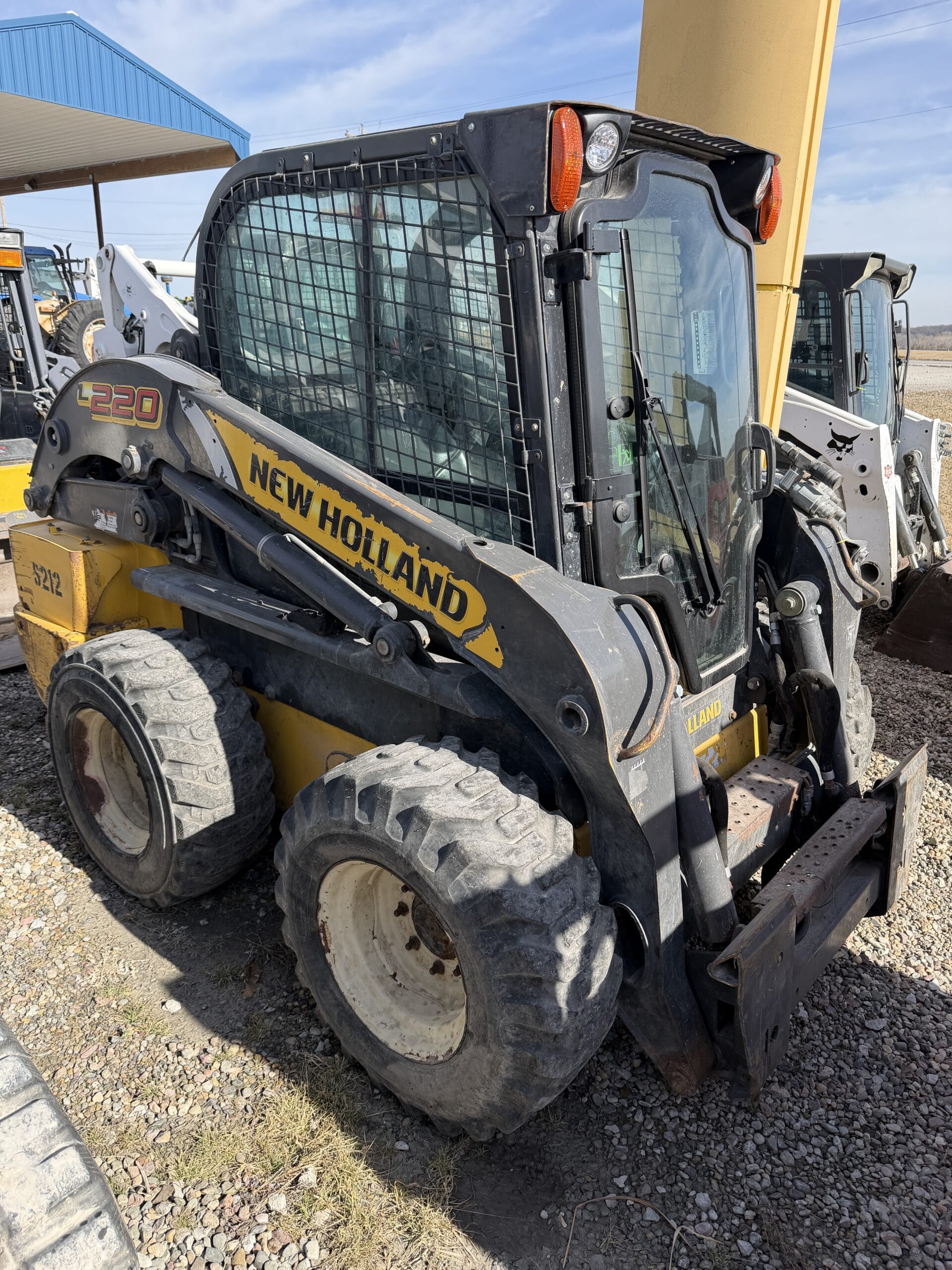 2014 New Holland L220 Equipment Image0