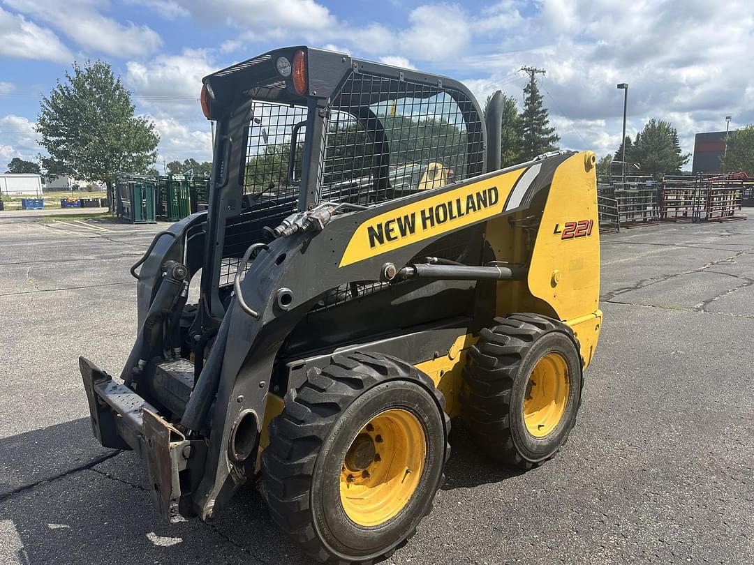 Image of New Holland L221 Primary image