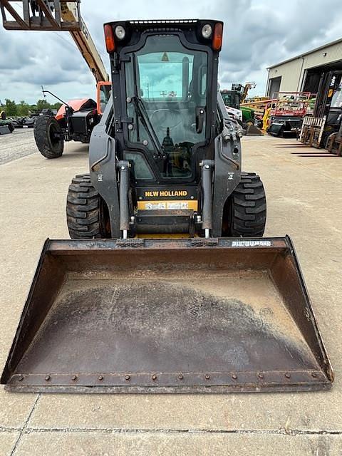 Image of New Holland L223 equipment image 3