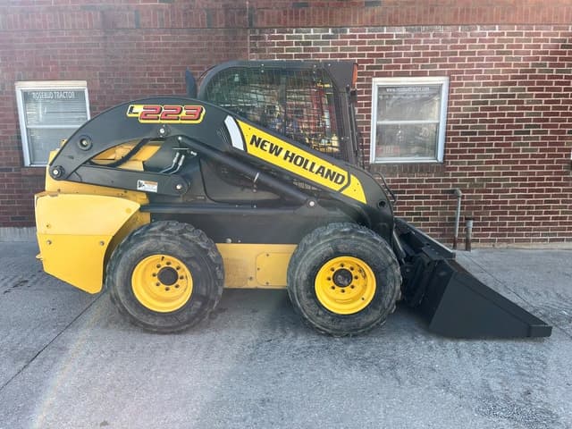 Image of New Holland L223 equipment image 1
