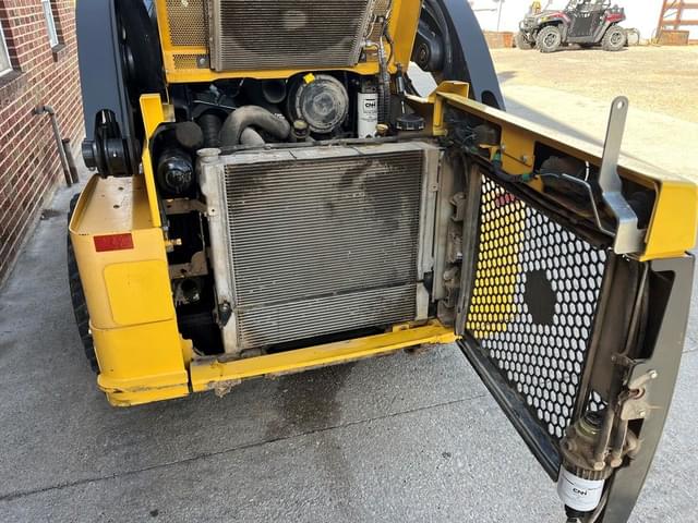 Image of New Holland L223 equipment image 3