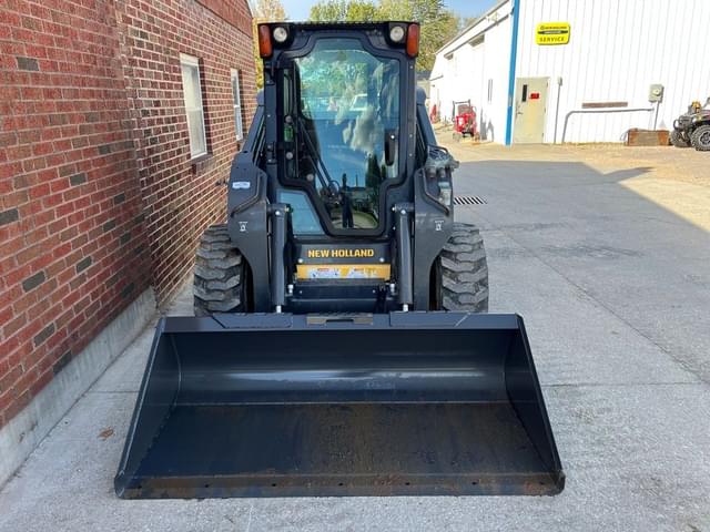 Image of New Holland L223 equipment image 4