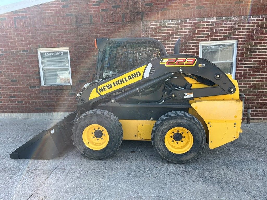 2014 New Holland L223 Equipment Image0