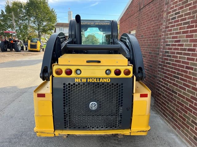 Image of New Holland L223 equipment image 3