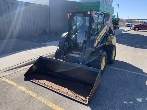 Image of New Holland L225 equipment image 2