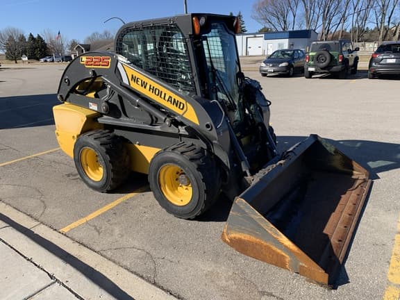 Image of New Holland L225 Primary image
