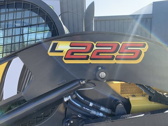 Image of New Holland L225 equipment image 4