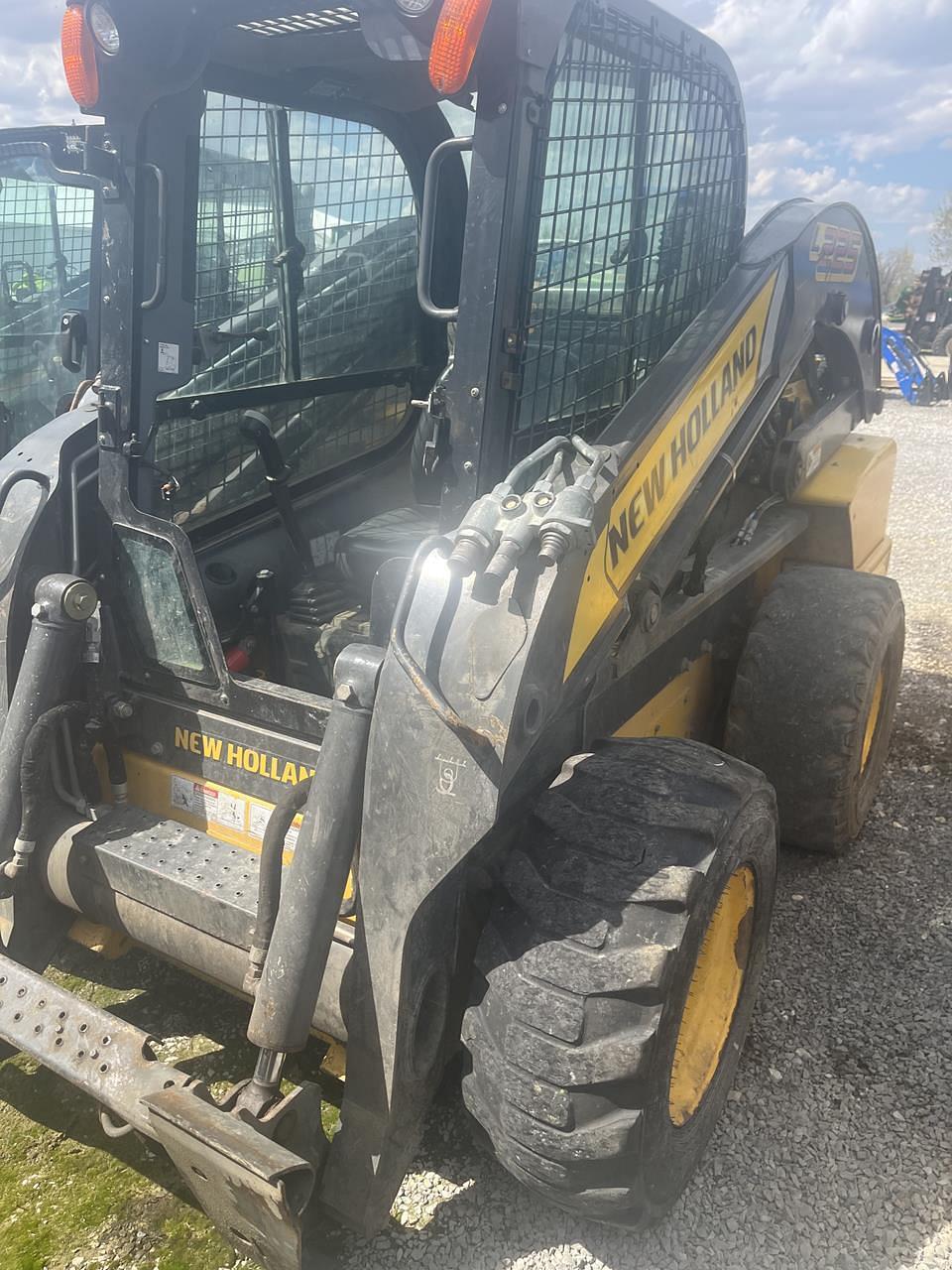 Image of New Holland L225 Primary image