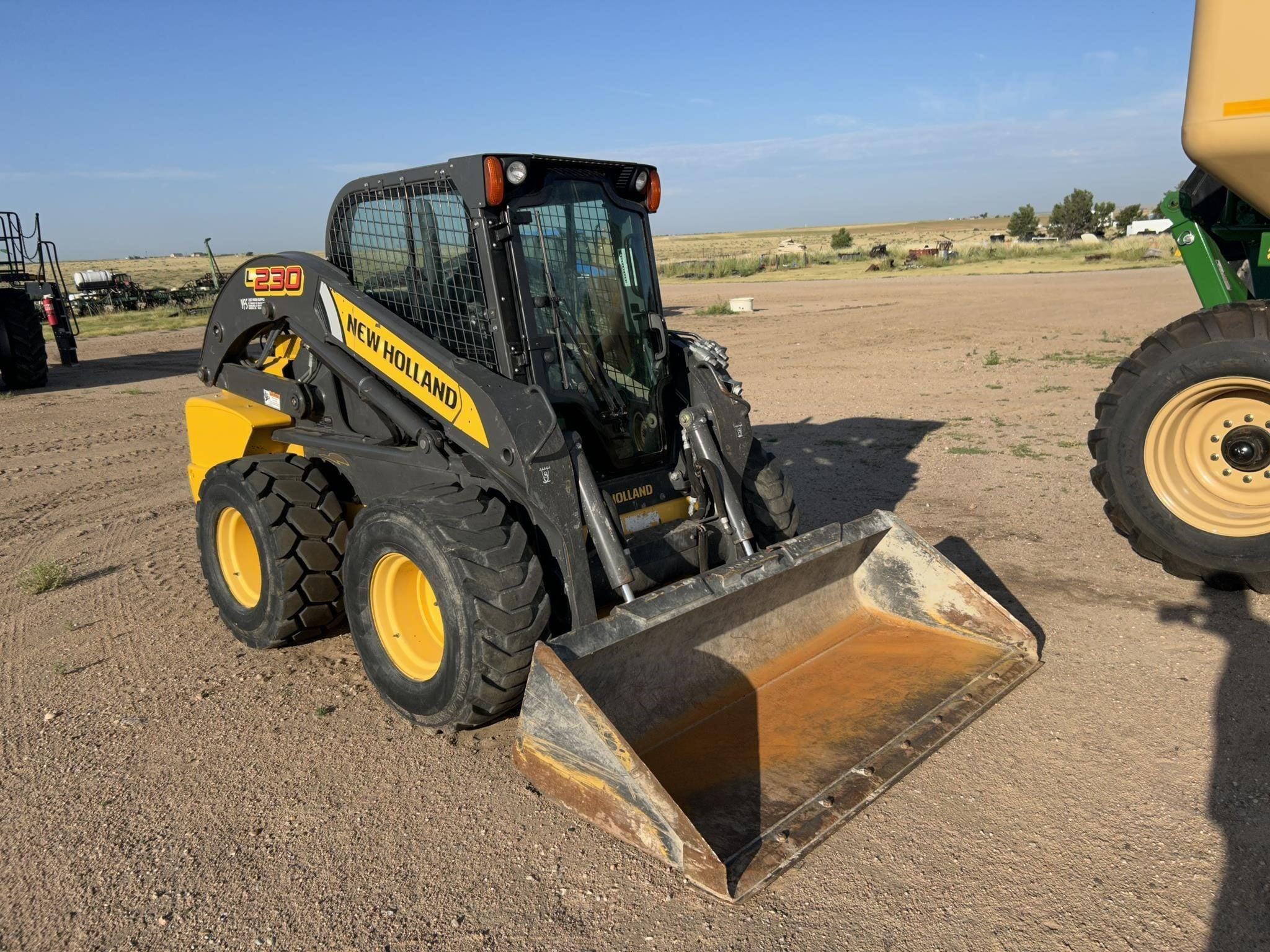 2014 New Holland L230 Equipment Image0