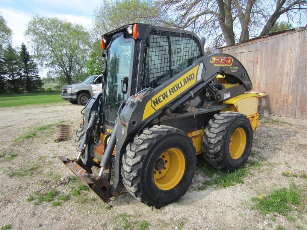Main image New Holland L230