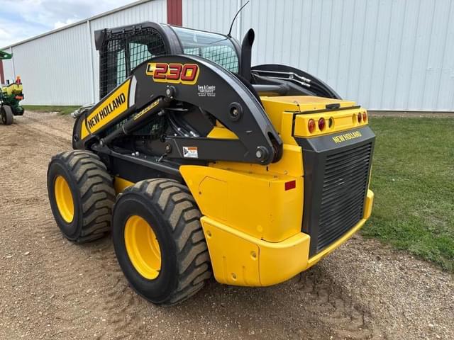 Image of New Holland L230 equipment image 3