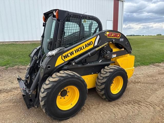 Image of New Holland L230 equipment image 4