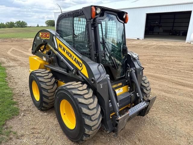 Image of New Holland L230 equipment image 1