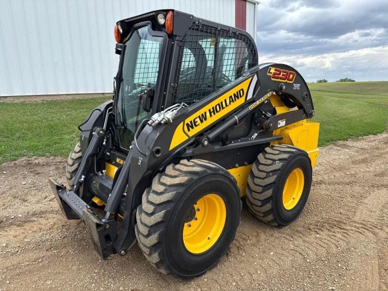 2014 New Holland L230 Equipment Image0