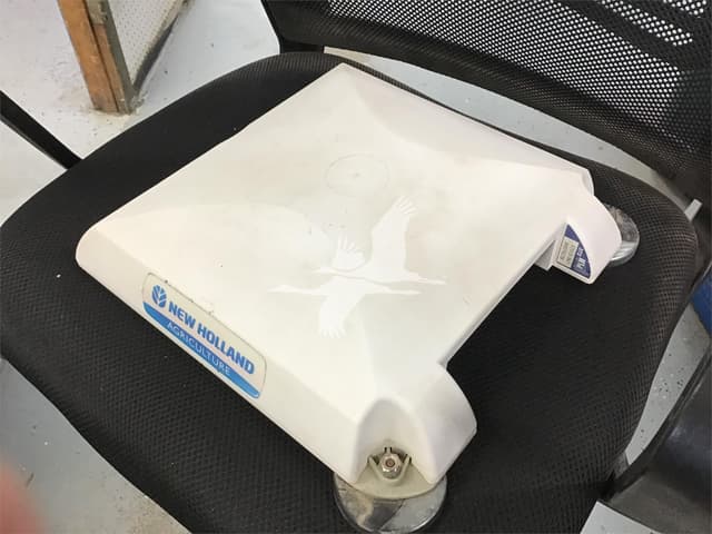 Image of New Holland 372 equipment image 3