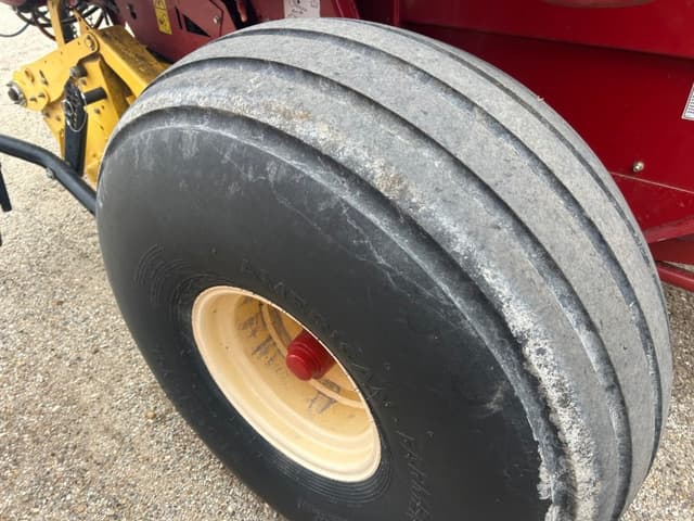 Image of New Holland RB560 equipment image 4