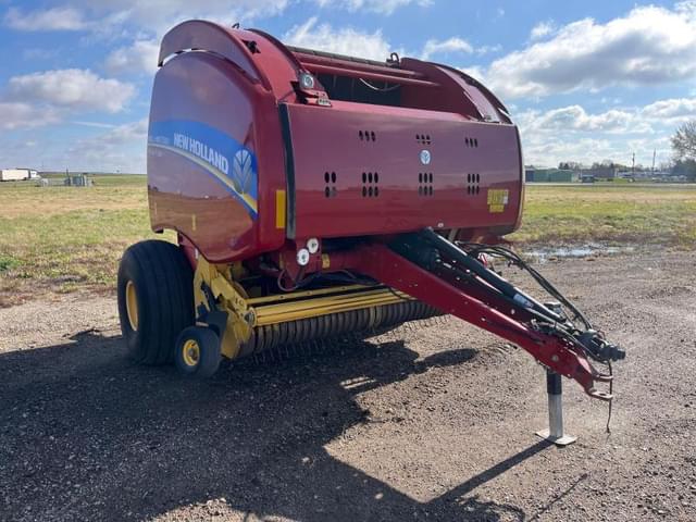 Image of New Holland RB560 equipment image 2