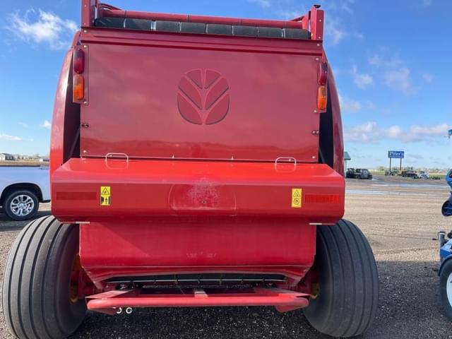 Image of New Holland RB560 equipment image 4