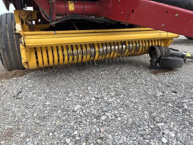 Image of New Holland RB560 equipment image 4