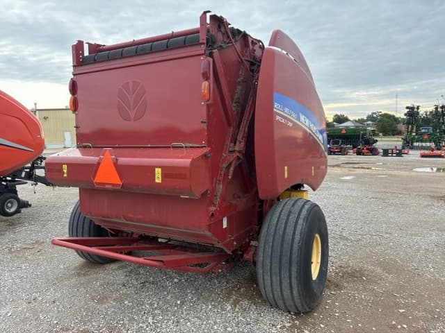 Image of New Holland RB560 Specialty Crop equipment image 1