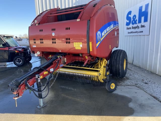 Image of New Holland RB560 Specialty Crop equipment image 1