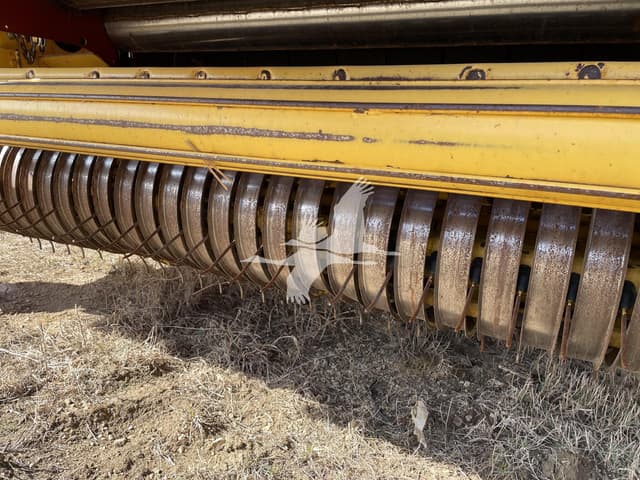 Image of New Holland RB560 Specialty Crop equipment image 4