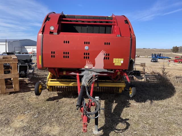 Image of New Holland RB560 Specialty Crop equipment image 2