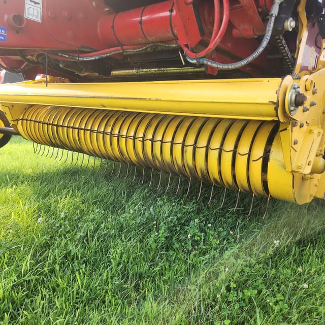 Image of New Holland RB560 equipment image 2