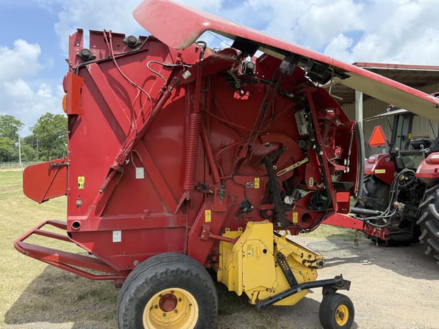 Image of New Holland RB560 equipment image 3