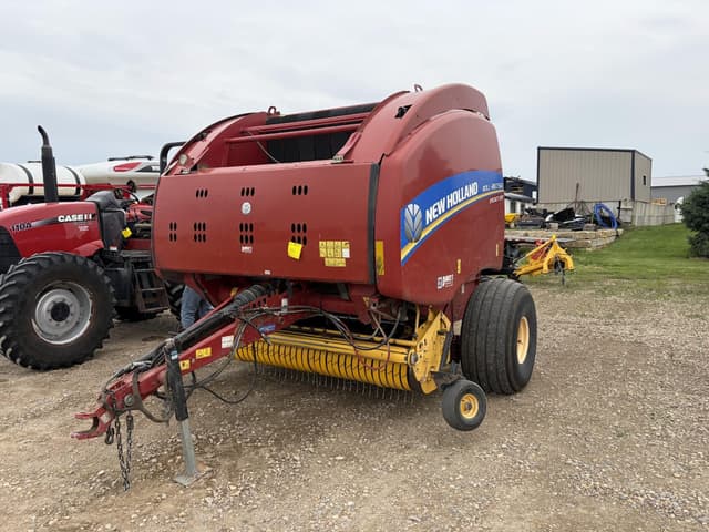 Image of New Holland RB560 Specialty Crop equipment image 3