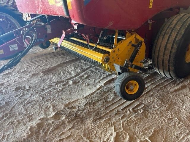 Image of New Holland RB560 Specialty Crop equipment image 2