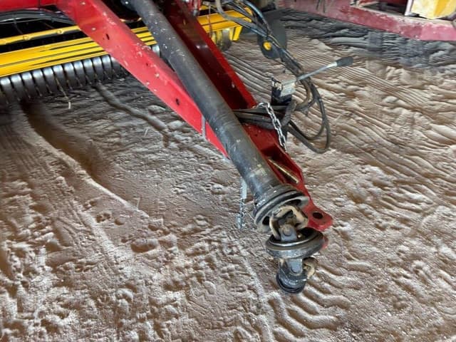 Image of New Holland RB560 Specialty Crop equipment image 4