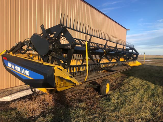 Image of New Holland Speedrower 200 equipment image 3