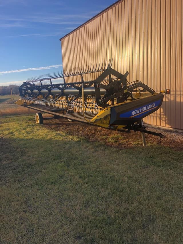 Image of New Holland Speedrower 200 equipment image 1