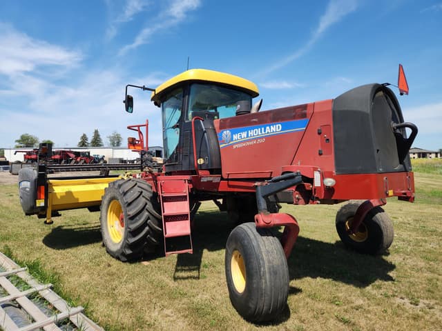 Image of New Holland Speedrower 200 equipment image 2