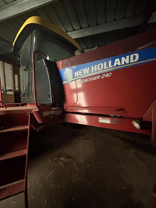 Image of New Holland Speedrower 240 equipment image 3