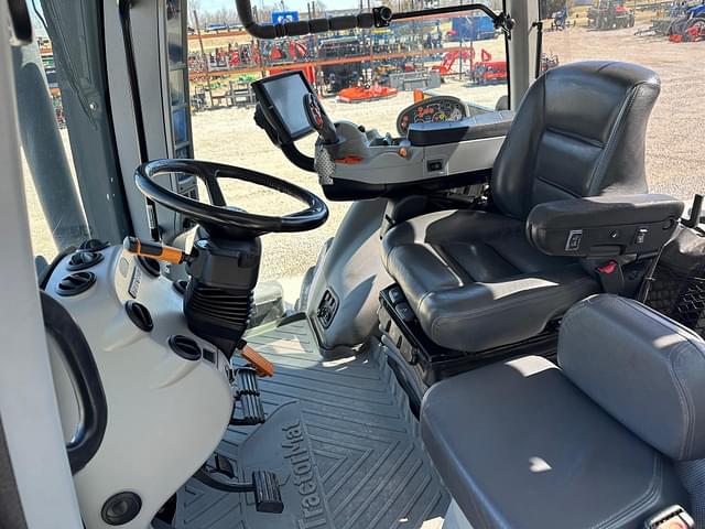 Image of New Holland T8.360 equipment image 3
