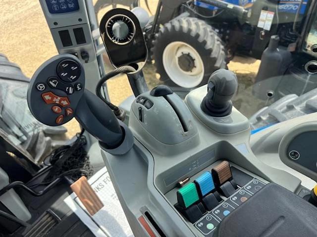 Image of New Holland T8.360 equipment image 3