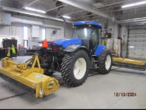2014 New Holland TV6070 Equipment Image0