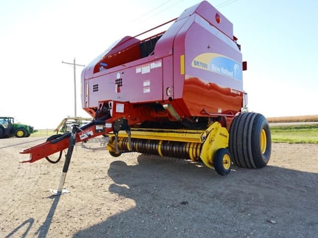 Image of New Holland BR7090 equipment image 2