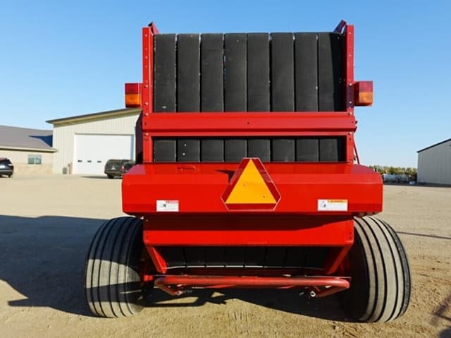 Image of New Holland BR7090 equipment image 4