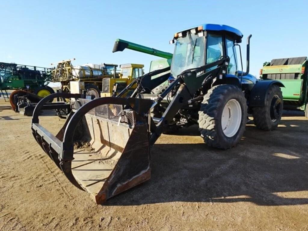 2014 New Holland TV6070 Equipment Image0