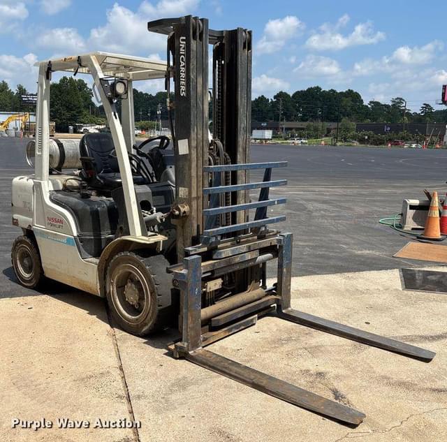 Image of Nissan 60 equipment image 2