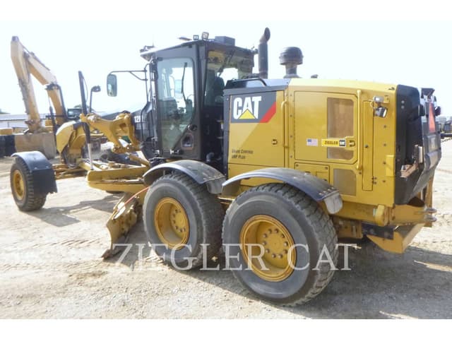 Image of Caterpillar 12M2AWD equipment image 3