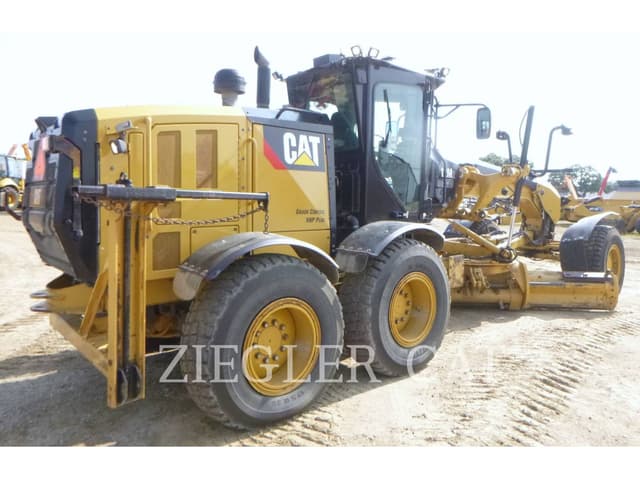 Image of Caterpillar 12M2AWD equipment image 2