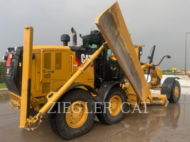 Image of Caterpillar 12M2AWD equipment image 2