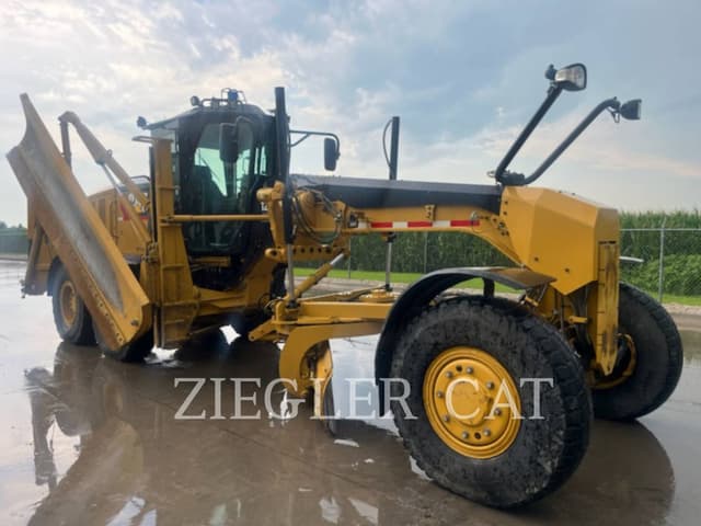 Image of Caterpillar 12M2AWD equipment image 1